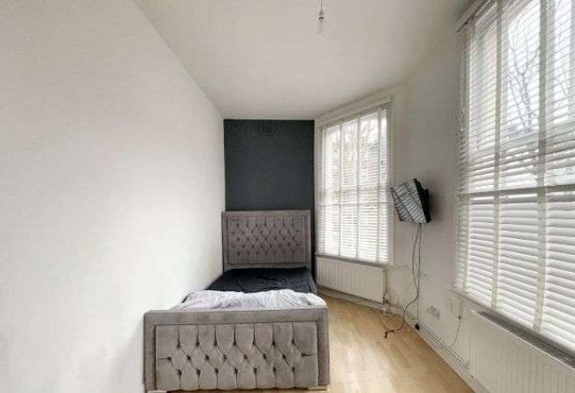 Flat A, 3 Cornwall Crescent, London W11 1PH 4