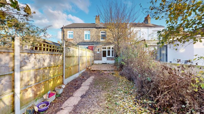 37 York Road, Chingford, London E4 8QN 7