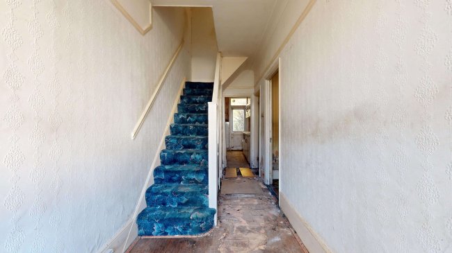 37 York Road, Chingford, London E4 8QN 7