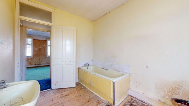 37 York Road, Chingford, London E4 8QN 7