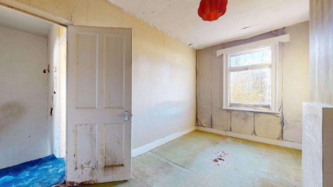 37 York Road, Chingford, London E4 8QN 7