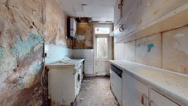 37 York Road, Chingford, London E4 8QN 7