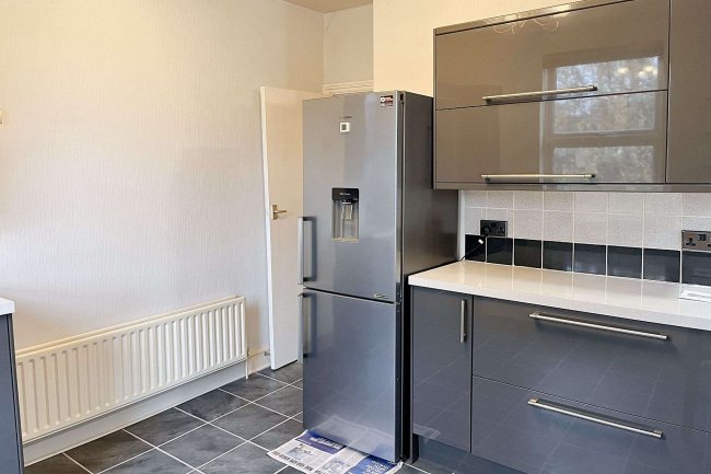 76 / 76A Waldron Rd, Earlsfield SW18 3TD 8