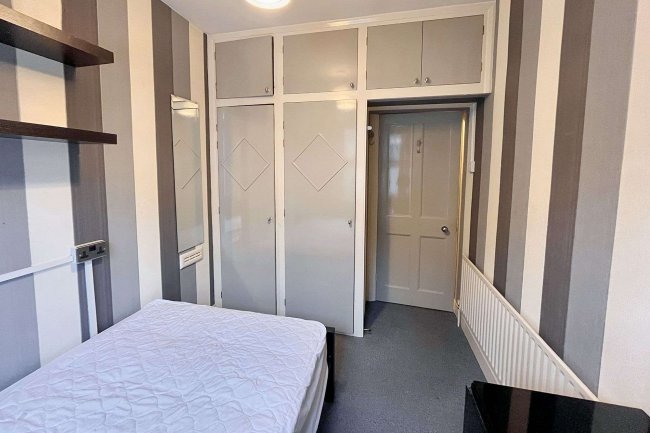 76 / 76A Waldron Rd, Earlsfield SW18 3TD 8