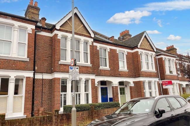 76 / 76A Waldron Rd, Earlsfield SW18 3TD 8