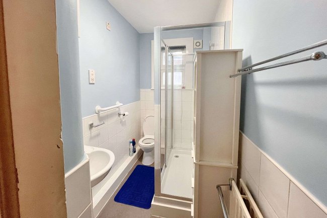 76 / 76A Waldron Rd, Earlsfield SW18 3TD 8