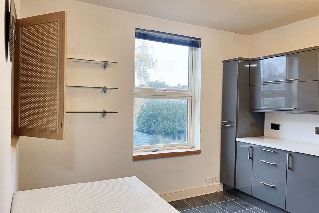 76 / 76A Waldron Rd, Earlsfield SW18 3TD 8