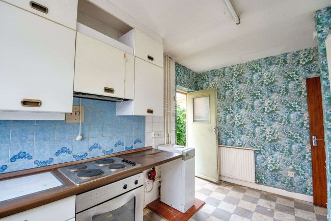 36 Grangewood, Potters Bar EN6 1SL 6