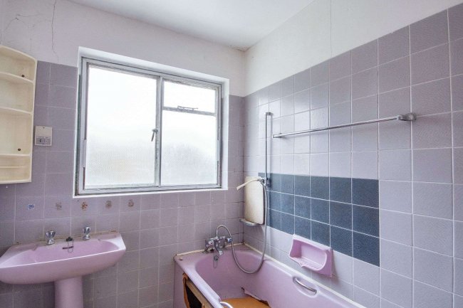 36 Grangewood, Potters Bar EN6 1SL 6