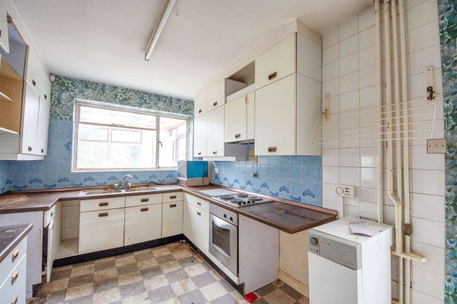 36 Grangewood, Potters Bar EN6 1SL 6