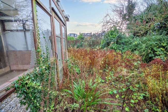 36 Grangewood, Potters Bar EN6 1SL 6