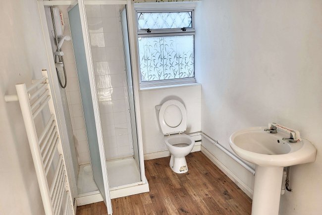 25 Woodland Road, Rushden, NN10 6US 9