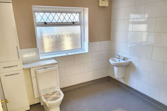 25 Woodland Road, Rushden, NN10 6US 9