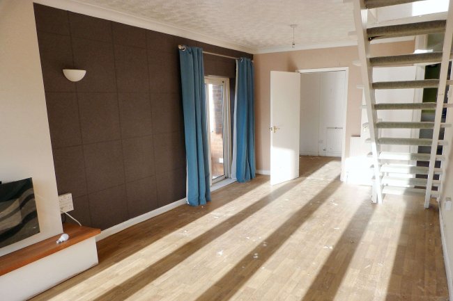 25 Woodland Road, Rushden, NN10 6US 9