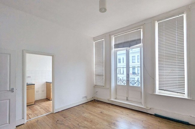 Flat 9, 52 Longridge Road, Earls Court, London, SW5 9SH 7