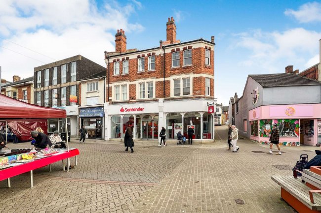 66 High Street, Kettering, Northamptonshire NN16 8SY 2