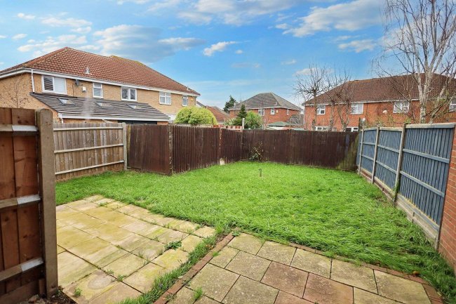 34 Wallers Close, Dagenham, Essex, RM9 6YF 3