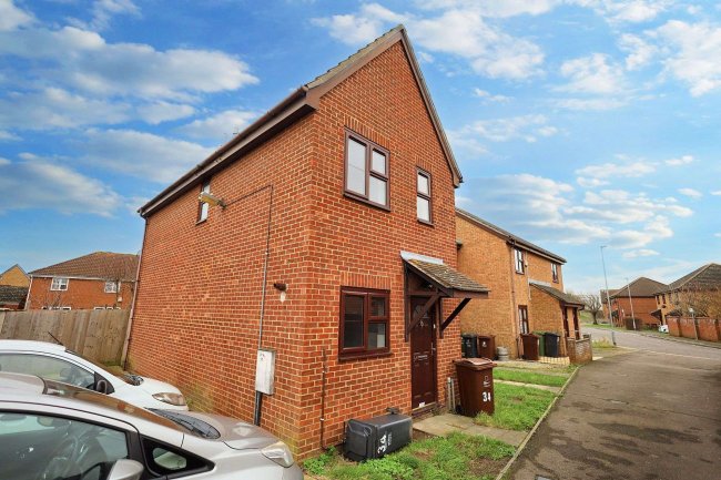 34 Wallers Close, Dagenham, Essex, RM9 6YF 3
