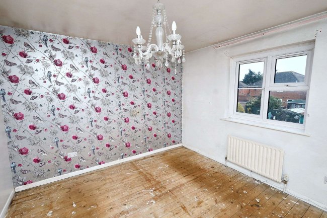 34 Wallers Close, Dagenham, Essex, RM9 6YF 3