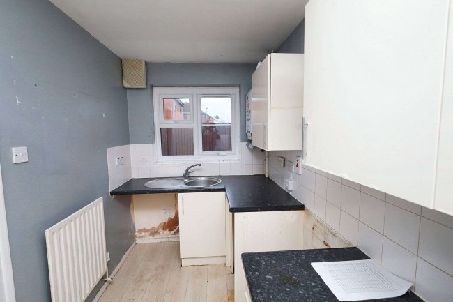 34 Wallers Close, Dagenham, Essex, RM9 6YF 3