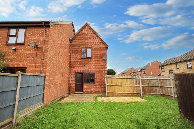 34 Wallers Close, Dagenham, Essex, RM9 6YF 3