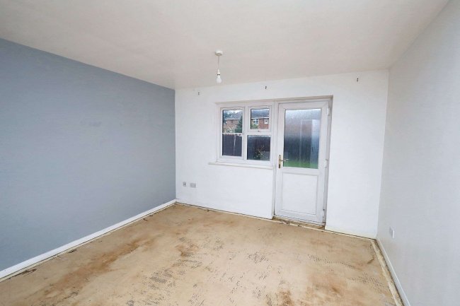 34 Wallers Close, Dagenham, Essex, RM9 6YF 3