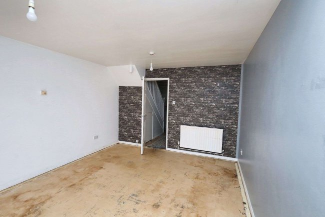 34 Wallers Close, Dagenham, Essex, RM9 6YF 3