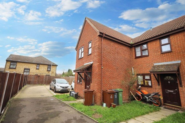 34 Wallers Close, Dagenham, Essex, RM9 6YF 3