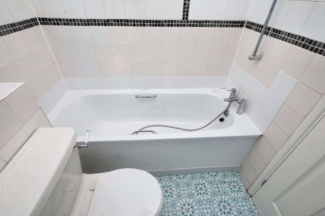 34 Wallers Close, Dagenham, Essex, RM9 6YF 3