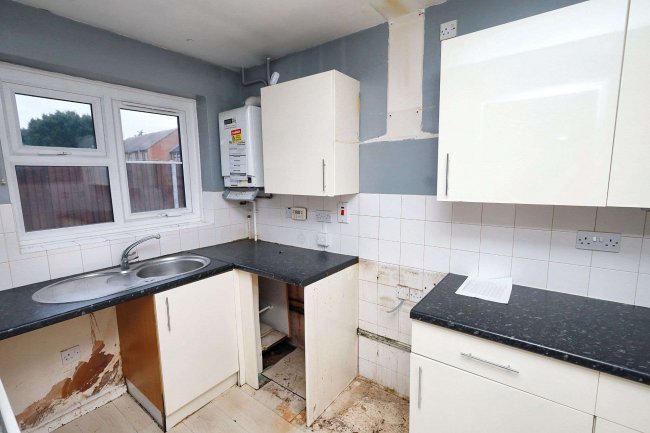 34 Wallers Close, Dagenham, Essex, RM9 6YF 3