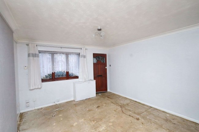 111 Grove Road, Romford, Essex, RM6 4PE 7