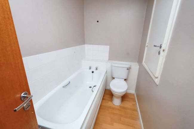 111 Grove Road, Romford, Essex, RM6 4PE 7