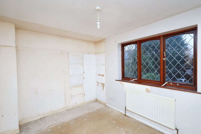 111 Grove Road, Romford, Essex, RM6 4PE 7