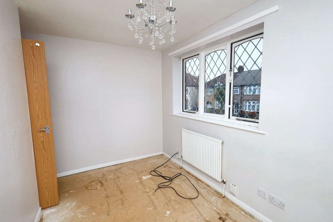 111 Grove Road, Romford, Essex, RM6 4PE 7