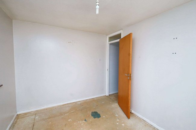 111 Grove Road, Romford, Essex, RM6 4PE 7