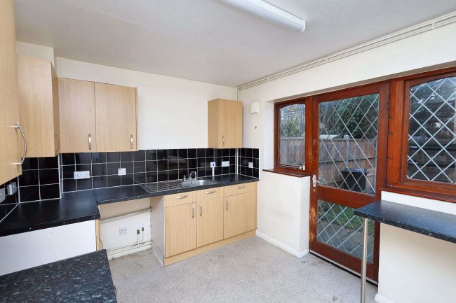 111 Grove Road, Romford, Essex, RM6 4PE 7