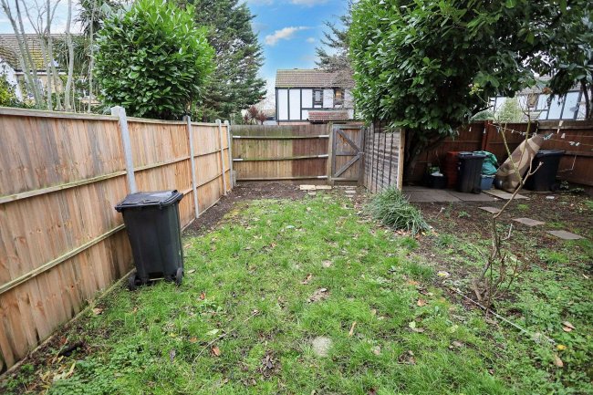 111 Grove Road, Romford, Essex, RM6 4PE 7