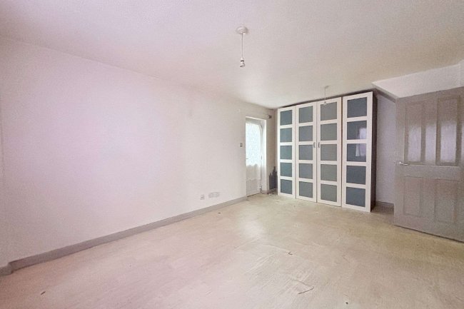 26 Travers Close, Walthamstow, London, E17 5PT 4