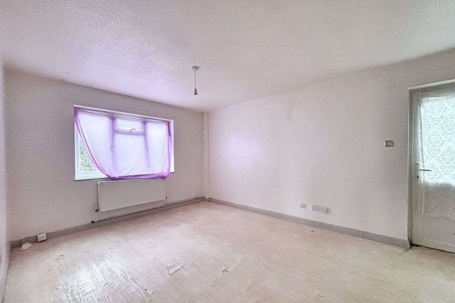 26 Travers Close, Walthamstow, London, E17 5PT 4