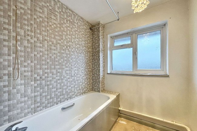 26 Travers Close, Walthamstow, London, E17 5PT 4