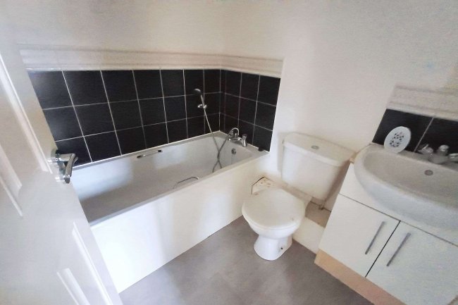 51 Ferndale, Hyde, SK14 4GP 9