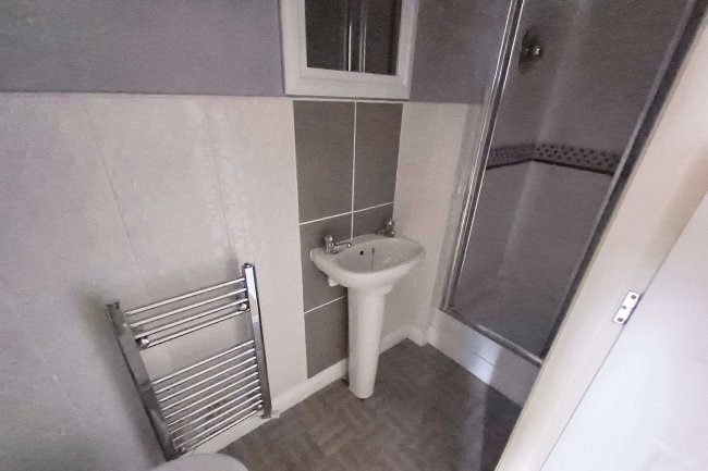 51 Ferndale, Hyde, SK14 4GP 9