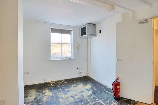 13 The Halve, Trowbridge, Wiltshire, BA14 8SD 7