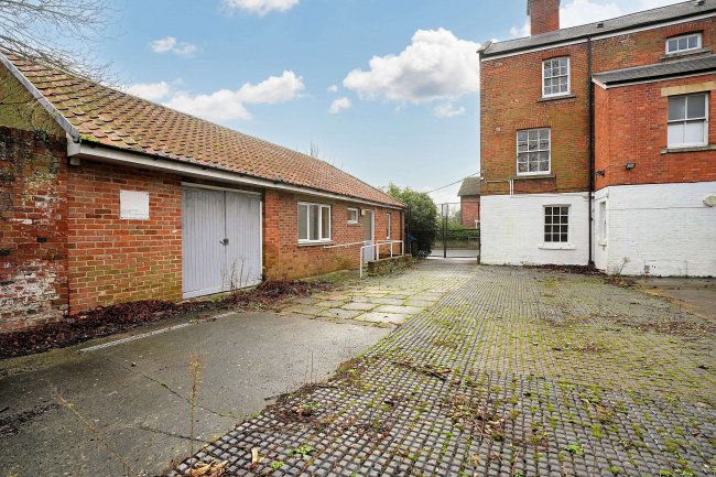 13 The Halve, Trowbridge, Wiltshire, BA14 8SD 7