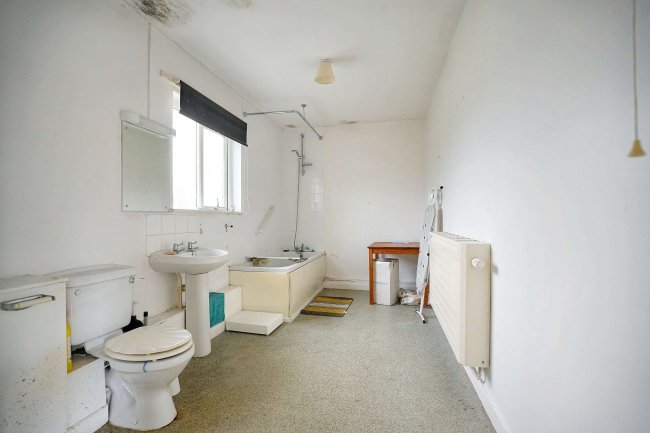 13 The Halve, Trowbridge, Wiltshire, BA14 8SD 7