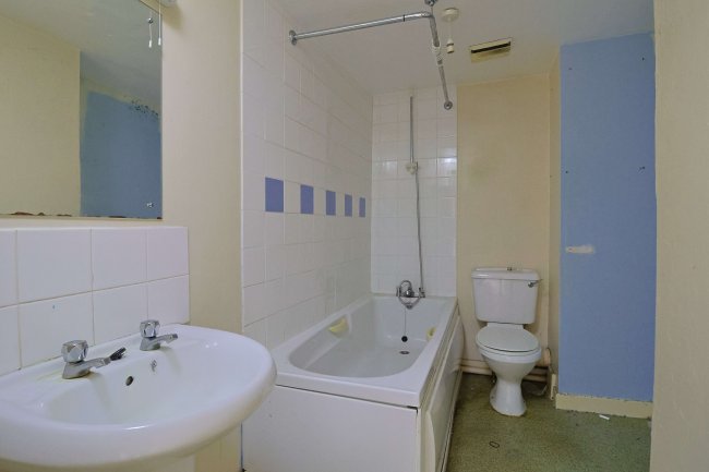 13 The Halve, Trowbridge, Wiltshire, BA14 8SD 7