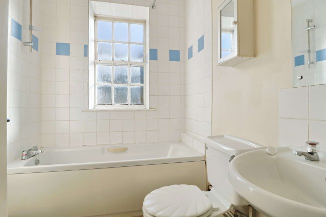 13 The Halve, Trowbridge, Wiltshire, BA14 8SD 7