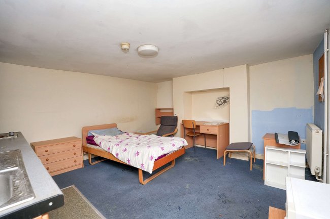 14 The Halve, Trowbridge, Wiltshire BA14 8SD 6