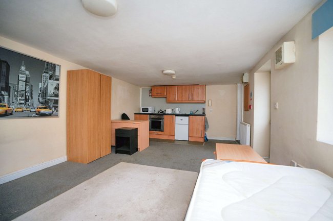 14 The Halve, Trowbridge, Wiltshire BA14 8SD 6