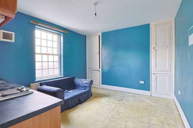 14 The Halve, Trowbridge, Wiltshire BA14 8SD 6